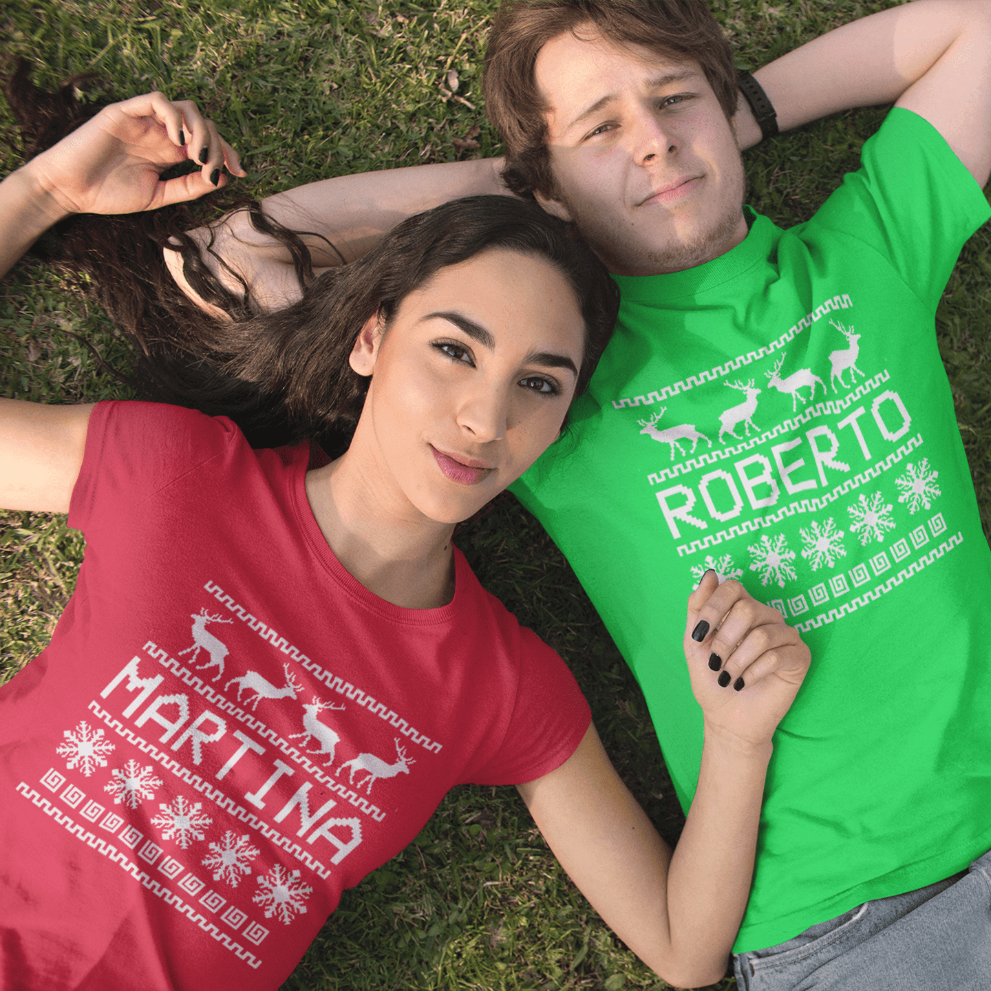 Coppia T-Shirt Natale Personalizzate con Nome – Trama Natalizia
